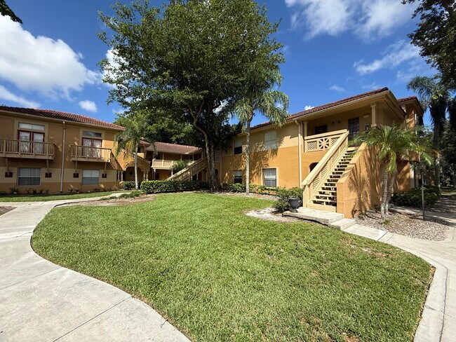 4855 Via Palm Lakes in West Palm Beach, FL - Building Photo - Building Photo