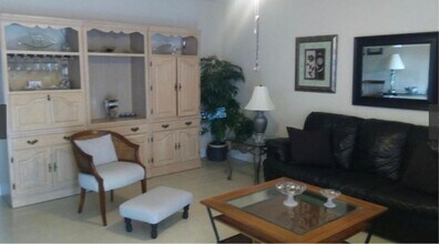 568 Monaco Way in Delray Beach, FL - Building Photo - Building Photo