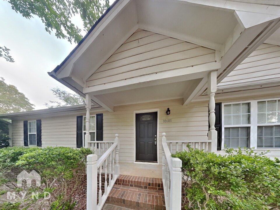 10601 Wood Meadow Dr in Charlotte, NC - Foto de edificio