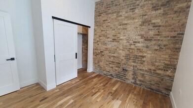2886 S Archer Ave, Unit 2 Front in Chicago, IL - Building Photo - Building Photo