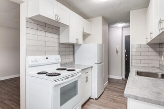 Lockwood Apartments in Edmonton, AB - Building Photo - Building Photo