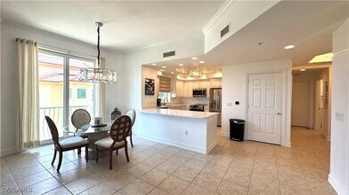 2738 Tiburon Blvd E in Naples, FL - Building Photo - Building Photo