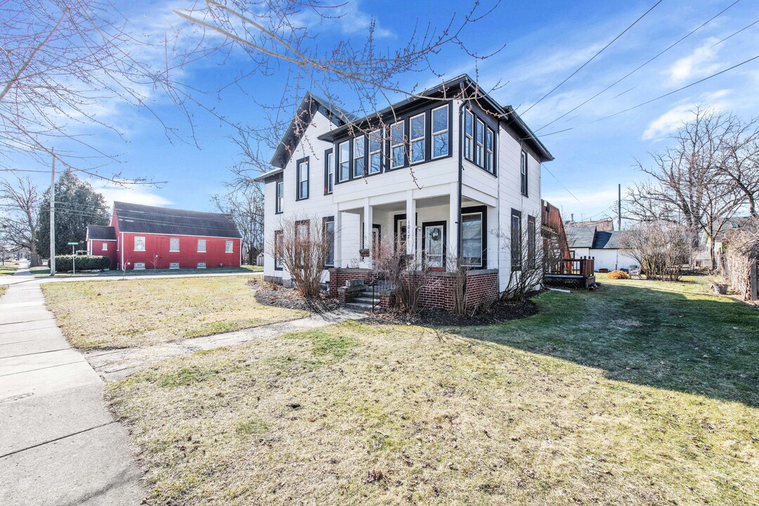 1017 N Holbrook St-Unit -4 in Plymouth, MI - Building Photo