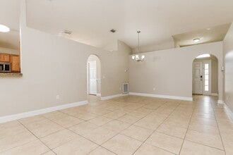 588 Kilimanjaro Dr in Kissimmee, FL - Building Photo - Building Photo
