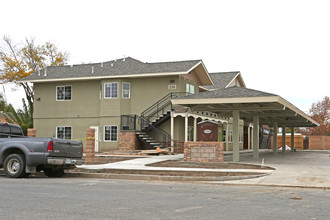 Sacramento Street Apartments in Tulare, CA - Building Photo - Building Photo