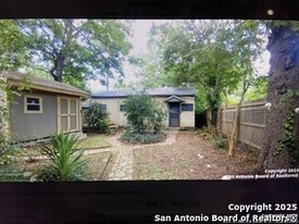 530 W Summit Ave. in San Antonio, TX - Building Photo