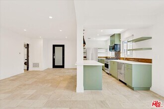 210 S Hamilton Dr in Beverly Hills, CA - Building Photo - Building Photo
