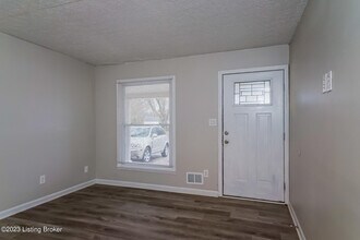5405 Tivoli Dr in Louisville, KY - Foto de edificio - Building Photo