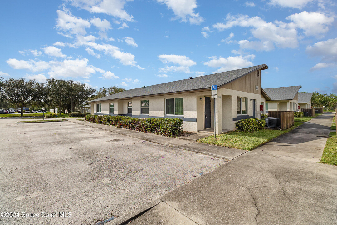 1350 Westover St-Unit -102 in Melbourne, FL - Building Photo