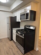 2260 N Summit Ave, Unit 105 in Milwaukee, WI - Foto de edificio - Building Photo