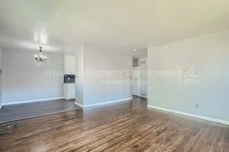 1060 S Decatur St in Denver, CO - Building Photo - Building Photo