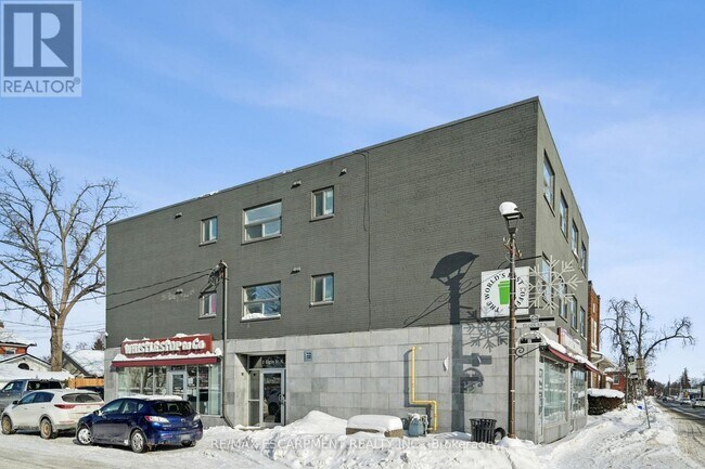 1 Elgin St N in Acton, ON - Building Photo - Building Photo