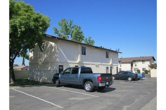 1420 Monterey St in Bakersfield, CA - Building Photo - Building Photo