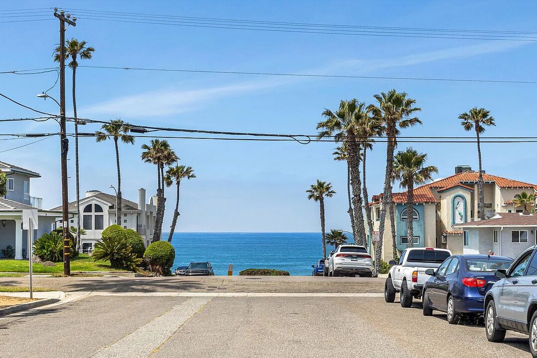 1028 S Myers St in Oceanside, CA - Building Photo