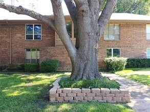 10536 Stone Canyon Rd in Dallas, TX - Building Photo - Building Photo