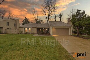 5413 Brookfield Dr in Virginia Beach, VA - Building Photo