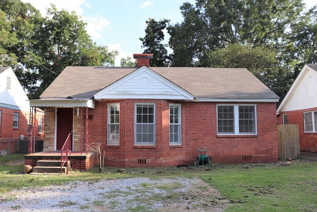 2320 McCarter Ave in Montgomery, AL - Foto de edificio