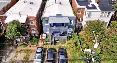 2111 Maplewood Ave, Unit D in Richmond, VA - Foto de edificio - Building Photo