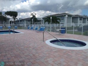 482 NE 210th Cir Terrace in Miami, FL - Building Photo - Building Photo