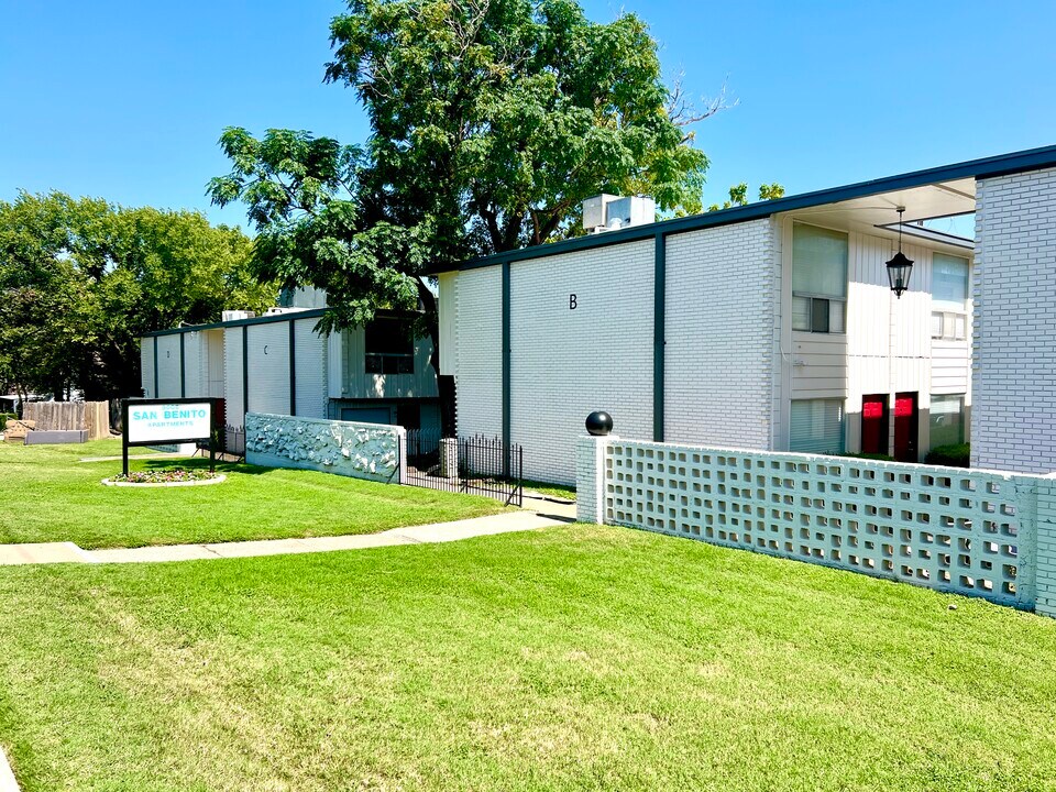 San Benito in Dallas, TX - Foto de edificio