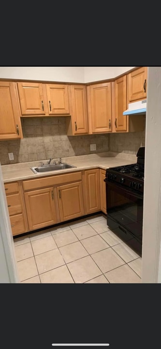 5669 W Berks St, Unit 3 Photo