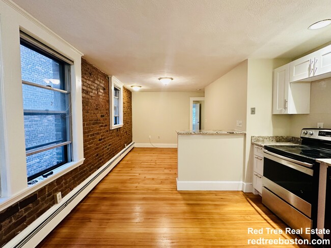 39 South St, Unit 4 in Boston, MA - Building Photo - Building Photo