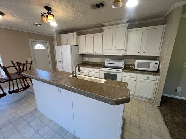 8886 47th Dr in Live Oak, FL - Foto de edificio - Building Photo