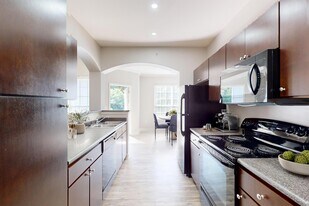 Lodge at Ames Pond in Tewksbury, MA - Building Photo