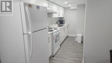 43 Saddlebrook Ct in Kitchener, ON - Building Photo - Building Photo