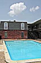 Courtyard CitiFlats Apartments in Montgomery, AL - Foto de edificio - Building Photo