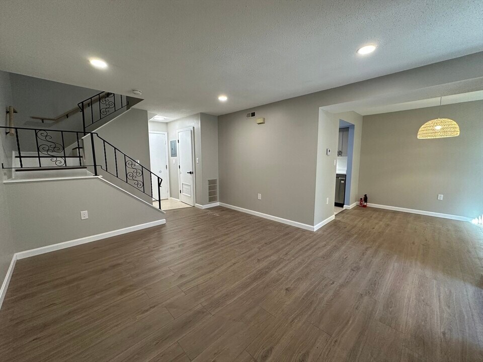 79 Greenbrook Dr in Stoughton, MA - Building Photo