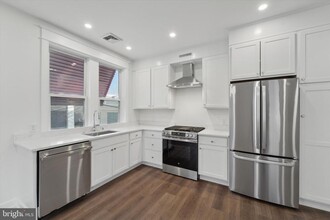 1049 W Lancaster Ave in Bryn Mawr, PA - Building Photo - Building Photo