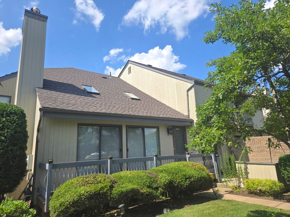 43 Talbot St in Franklin Township, NJ - Building Photo