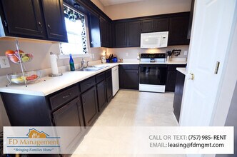 101 Dorothy Dr in Yorktown, VA - Building Photo - Building Photo