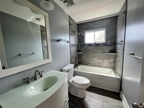 316 Kimberly Pl in West Islip, NY - Building Photo - Building Photo