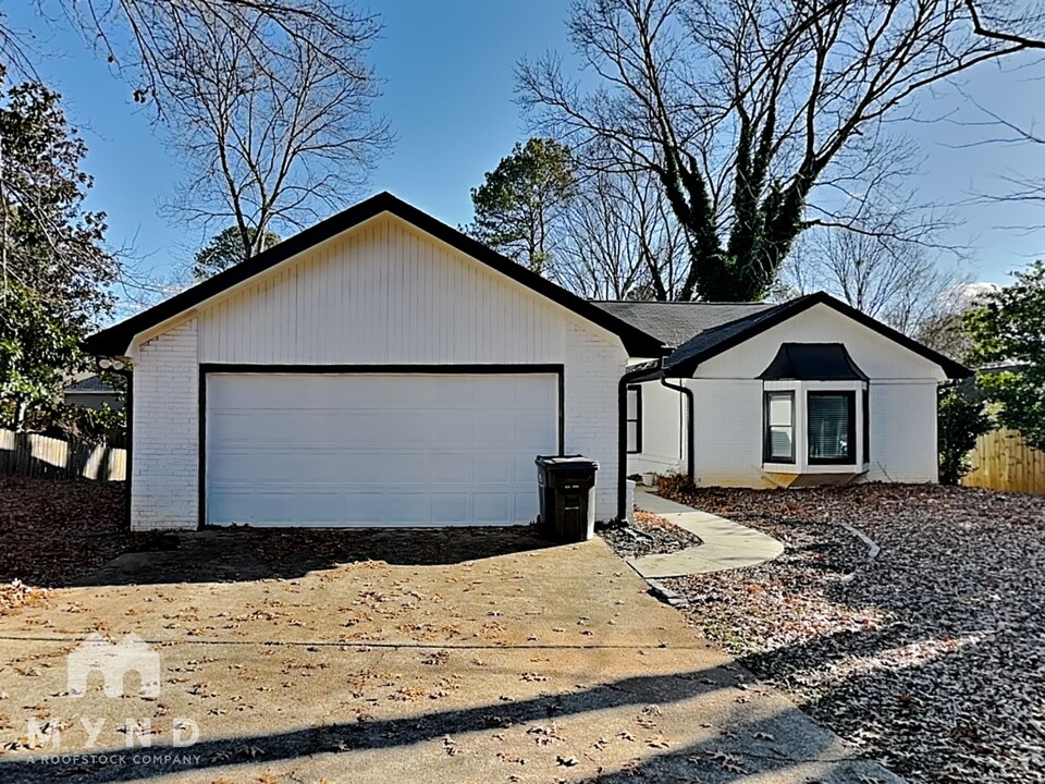 120 Softwood Cir in Roswell, GA - Building Photo