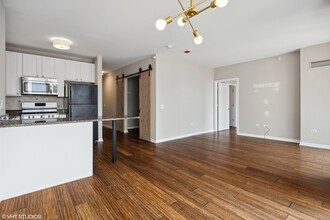 645 N Kingsbury St in Chicago, IL - Building Photo - Building Photo