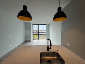 2131 N Elston Ave in Chicago, IL - Foto de edificio - Building Photo