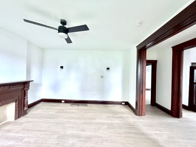 2241 Burnet Ave in Cincinnati, OH - Foto de edificio - Building Photo