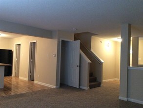 1281 Rosemary Ct in Greenfield, IN - Foto de edificio - Building Photo