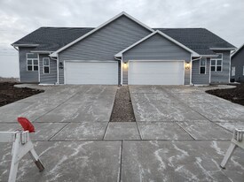2925 Sabal Oak Dr in Hobart, WI - Building Photo