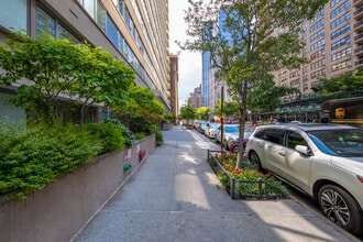 Presidential Tower in New York, NY - Foto de edificio - Building Photo