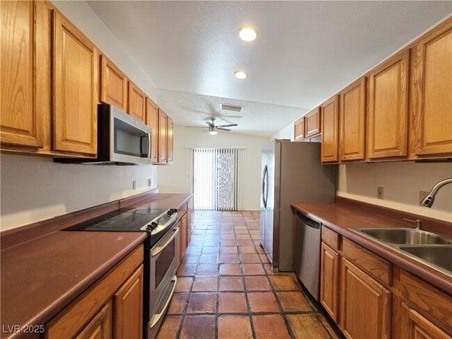 6346 Bullion Blvd in Las Vegas, NV - Building Photo - Building Photo