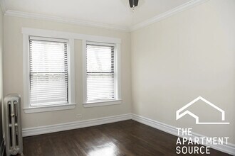 1056 W Lill Ave, Unit 1 in Chicago, IL - Foto de edificio - Building Photo