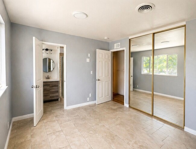43826 Adler Ave in Lancaster, CA - Foto de edificio - Building Photo