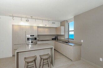 4010 S Ocean Dr in Hollywood, FL - Building Photo - Building Photo
