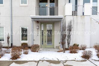 4738 W Daybreak Rim Way in South Jordan, UT - Building Photo - Building Photo