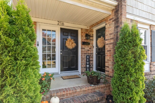 216 Holly Street, Unit A in Cranford, NJ - Building Photo - Building Photo