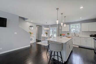 3323 Caledonia Drive in Yorkville, IL - Foto de edificio - Building Photo