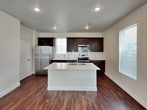 6082 S Jordan Pkwy W in South Jordan, UT - Building Photo - Building Photo